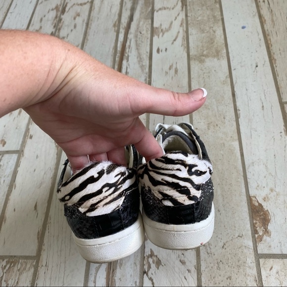 Dolce Vita Sneakers - Picture 3 of 5